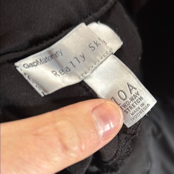 Black Slim Fit Gap Maternity Pants - Picture 4 of 7